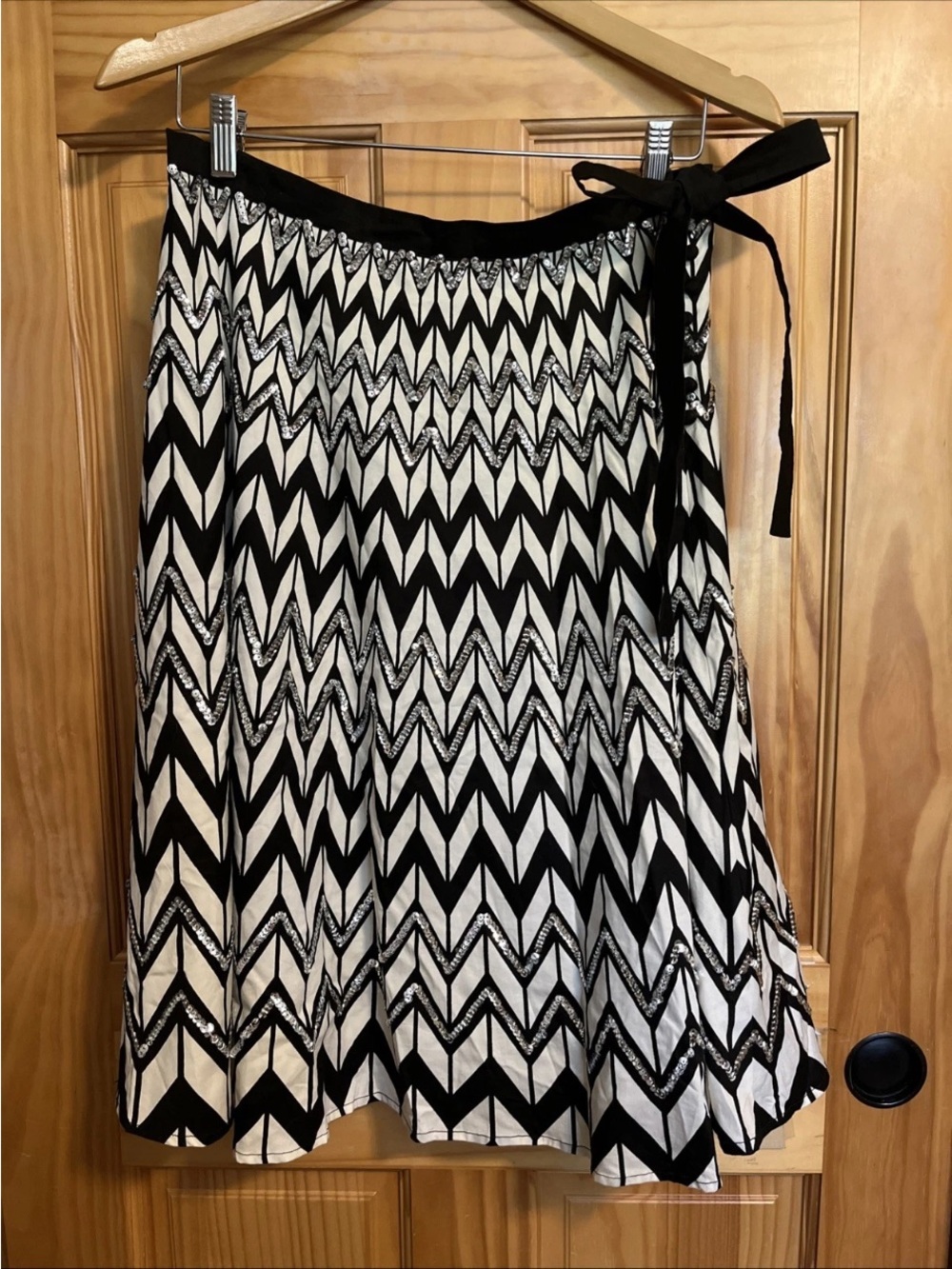 BCBGMaxAzria Black and White Chevron Tie-Waist A-Line Skirt S